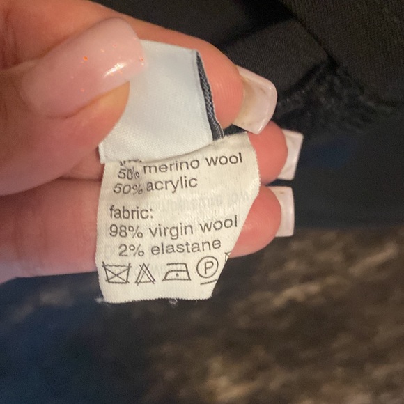 Very cool and unique sweater. Half virgin wool and the other half merino wool. - Picture 6 of 7